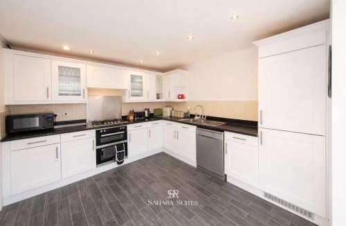 Heath House | Spacious 5BR Weekend Home - Cardiff & Newport - Garden & Parking