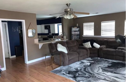 Groves House | Spacious 5BRs for Rent in Groves!