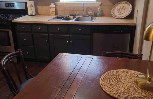 Groves House | Spacious 5BRs for Rent in Groves!