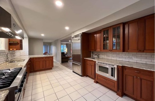 South End House | Spacious 6+ bdr 2 ba, walk to breweries & downtown