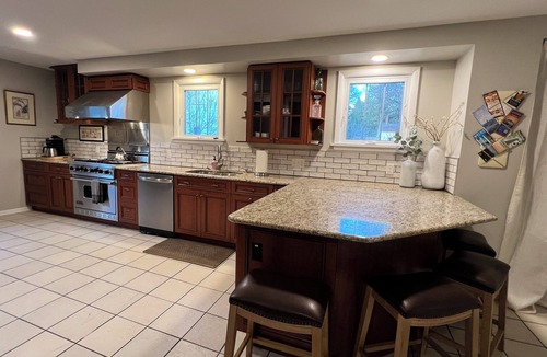 South End House | Spacious 6+ bdr 2 ba, walk to breweries & downtown