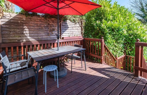 Bedford House | Spacious 6 Bed Home in Central Bedford w Parking