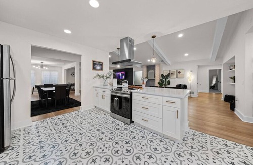 North San Antonio - SAT House | Spacious 6 Bed House| Airport | Pet-Friendly | AFB