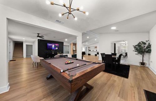North San Antonio - SAT House | Spacious 6 Bed House near Airport, Pet-Friendly, Close to AFB