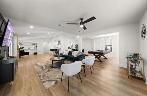 North San Antonio - SAT House | Spacious 6 Bed House near Airport, Pet-Friendly, Close to AFB