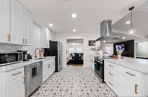 North San Antonio - SAT House | Spacious 6 Bed House Airport Pet Friendly AFB