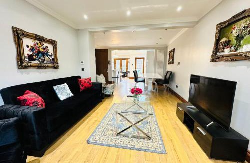 Sudbury Apartment | Spacious 6 Bed Residence in Wembly, London