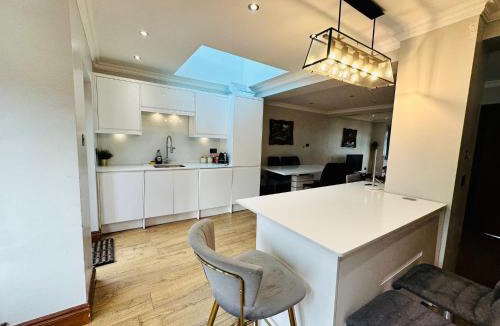 Sudbury Apartment | Spacious 6 Bed Residence in Wembly, London