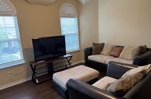 Tarrant County House | Spacious 6-bedroom house in charming Grand Prairie with AC Close to a lake