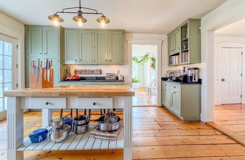 Belmont Other | Spacious 6-Bedroom Farmhouse with Stunning Mountain Views
