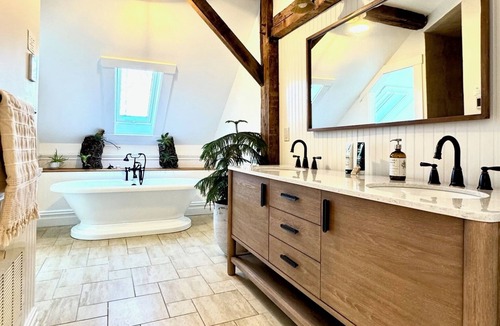 Belmont Other | Spacious 6-Bedroom Farmhouse with Stunning Mountain Views