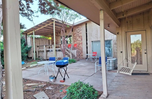 Lawton Villa | Spacious 6-bedroom Golf Villa with AC right by Lawton county club golf course