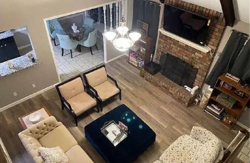 Orange House | Spacious 6-bedroom Home Perfect for Large Groups!