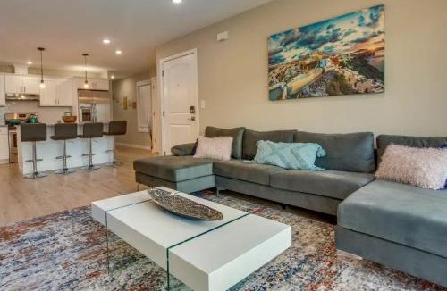 Ampere House | Spacious 6 Bedroom Home with NYC Access & Parking!