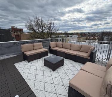 Ampere House | Spacious 6 Bedroom Home with NYC Access & Parking!
