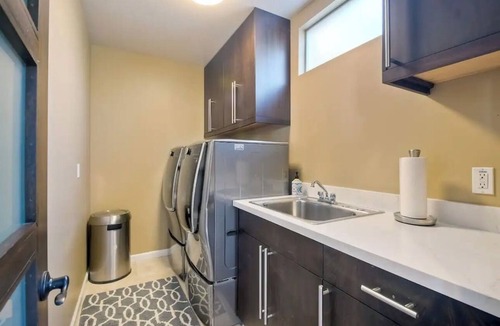 Carlsbad House | Spacious 6-bedroom house right across from the beach with a huge roof deck