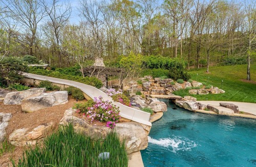 Franklin House | Spacious 6-bedroom house in marvelous Franklin w/in miles of downtown Nashville