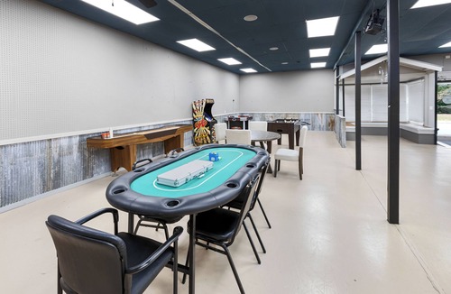Ketchum House | Spacious 6-bedroom house with trailer parking
