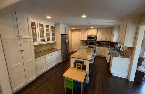 Leawood House | Spacious 6-bedroom house in KC suburb. 20 minutes from Arrowhead Stadium.