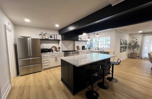 Heart of Lubbock House | Spacious 6-bedroom house in marvelous Lubbock with AC, WiFi, fitness room
