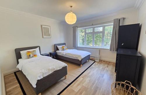 Luton House | Spacious 6 Bedroom house, Luton