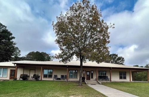 Conroe Apartment | Spacious 6-bedroom house in charming Conroe on a stocked pond
