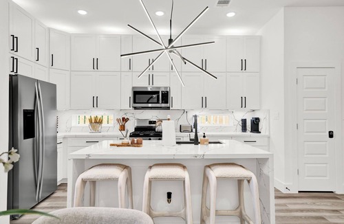 OST - South Union House | Spacious 6-bedroom townhome with AC, WiFi in Houston - Perfect for Groups