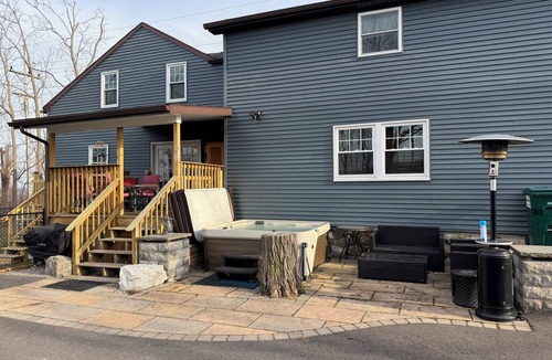 Canandaigua House | Spacious 6-bedroom house in awesome Canandaigua with WiFi, AC