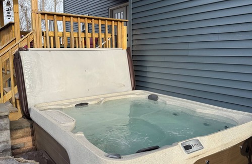 Canandaigua House | Spacious 6-bedroom house in awesome Canandaigua with WiFi, AC