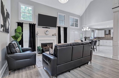 Fayetteville House | Spacious 6-bedroom house in Fayetteville with Pool and Full Basement Sleeps 20