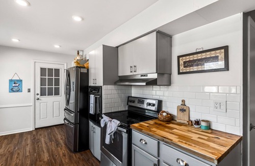 South Kansas City House | Spacious 6-bedroom house in Kansas City