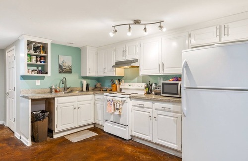 South Kansas City House | Spacious 6-bedroom house in Kansas City