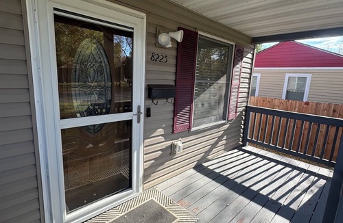East Bloomington House | Spacious 6 bedroom in the heart of the city for families & working travelers