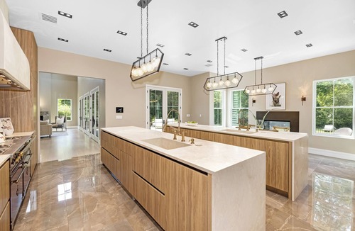 Saddle River House | Spacious 6-bedroom house in fabulous Saddle River with AC