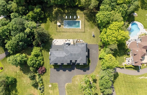 Saddle River House | Spacious 6-bedroom house in fabulous Saddle River with AC