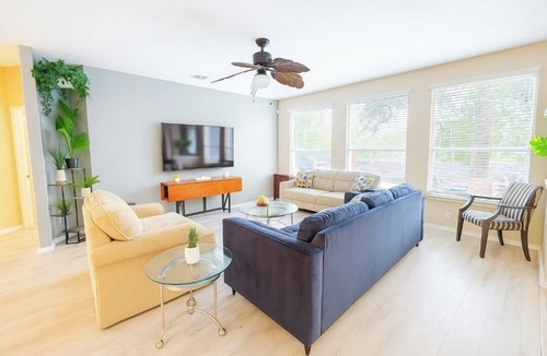North San Antonio - SAT House | Spacious 6-bedroom house in tranquil San Antonio with private pool