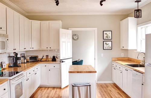 Faber House | Spacious 6 Br Hot Tub Pool Table On 151