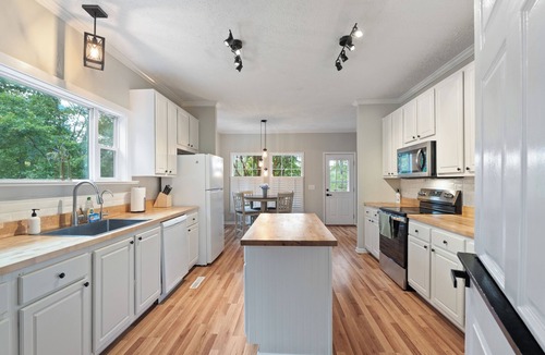 Faber House | Spacious 6 Br Hot Tub Pool Table On 151
