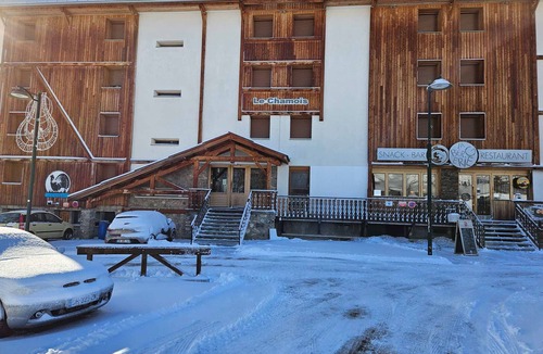 Pra Loup Apartment | Spacious 6-person apt. with balcony and direct piste access