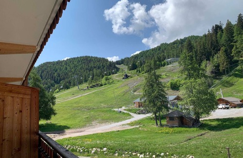 Pra Loup Apartment | Spacious 6-person apt. with balcony and direct piste access