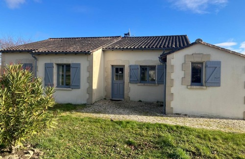 Chalais Villa | Spacious 6-person ground floor villa with pool, garden & Chalais chateau views.