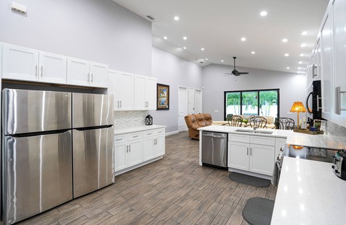 Naples Park House | Spacious 6bdr/5bath Vacation Home 1 mi to beach