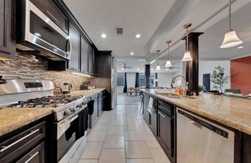 Brookhollow House | Spacious | 6BDR | King | 1GB | WD | Fire Pit, BBQ