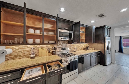 Brookhollow House | Spacious | 6BDR | King | 1GB | WD | Fire Pit, BBQ