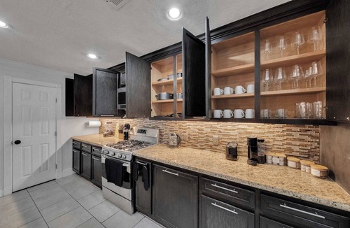 Brookhollow House | Spacious | 6BDR | King | 1GB | WD | Fire Pit, BBQ