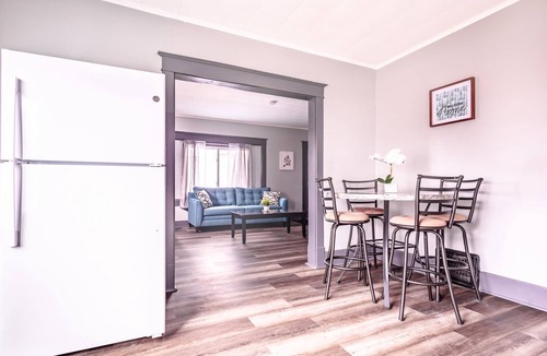 Downtown Niagara Falls House | Spacious 6BR 2Bath Close the Falls