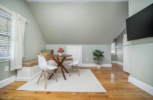 Upham's Corner House | Spacious 6BR 2unit near Downtown