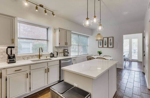 Sachse House | Spacious 6BR/3.5BA/Pool, Hot Tub & Game Room