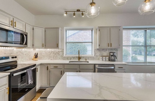 Sachse House | Spacious 6BR/3.5BA/Pool, Hot Tub & Game Room