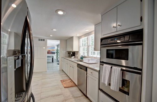 East Point House | Spacious 6BR ATL Home Near Airport Private Pool HotTub Longterm 14 max